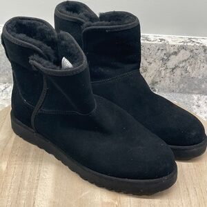 NEW Black Womens UGG Size 7 Low Fuzzy Winter Boots Nordstrom Rack